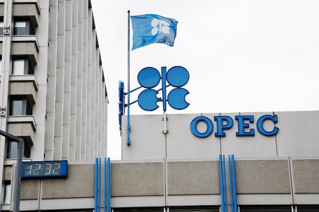 ОПЕК может провести экстренное заседание из-за снижения цен на нефть